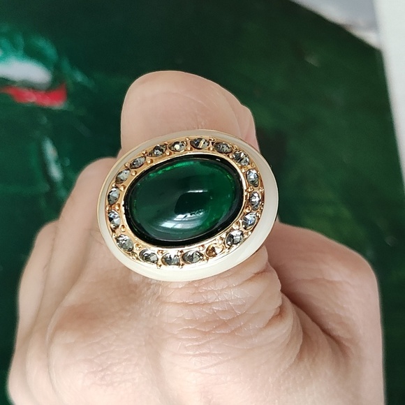 BR Elegant Emerald Vintage Style Rng - Picture 12 of 13